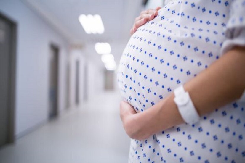 অফিস, কাজ, ব্যস্ততা এসবের মধ্যে পড়ে মানুষ ভুলেই গিয়েছে ঘরে একসঙ্গে অনেক দিন থাকতে। আর বাড়িতে থাকা হয় না বলে নিজের পার্টনারকেও সময় দেওয়া হয় না। করোনা ভাইরাসের জন্য এখন বাড়ি থেকে বেরোন বন্দ। আর এই সুযোগেই অনেকে নিজের পার্টনারকে নতুন করে আবিষ্কার করছে। ভালবাসছে। আর এই ভালাবাসার তাগিদেই যৌনতাতেও নতুন পালের হাওয়া লেগেছে। 