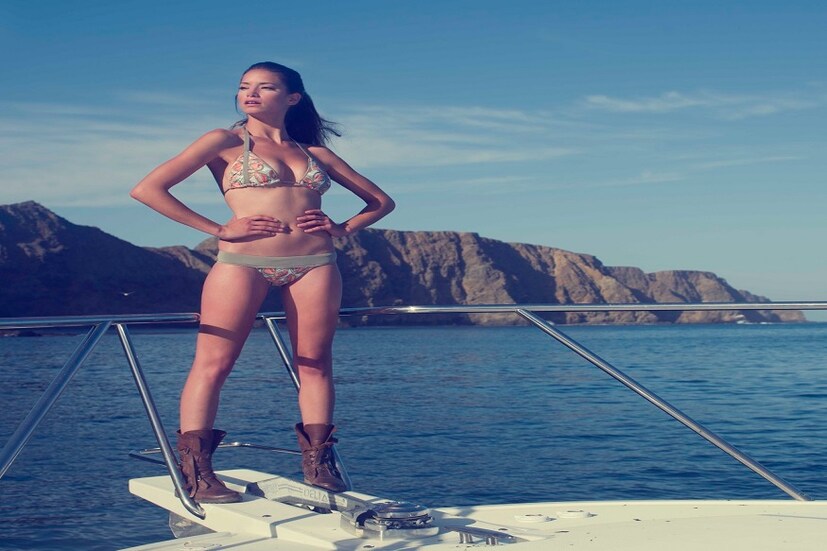 লরেন আদালতে বিচারককে বলেন, 'প্রথমে ওয়েনস্টেইন আমায় নগ্ন ছবি পাঠাতে বলে৷ ওয়েনস্টেইন নিজের যৌনাঙ্গের ছবিও আমায় দেখায়৷ ২০১৩ সালের ফেব্রুয়ারি মাসের এক সন্ধে৷ ওয়েনস্টেইন আমায় একটি হোটেলে৷ আমি তখন হলিউডে ডেবিউ করার জন্য স্ট্রাগল করছি৷'