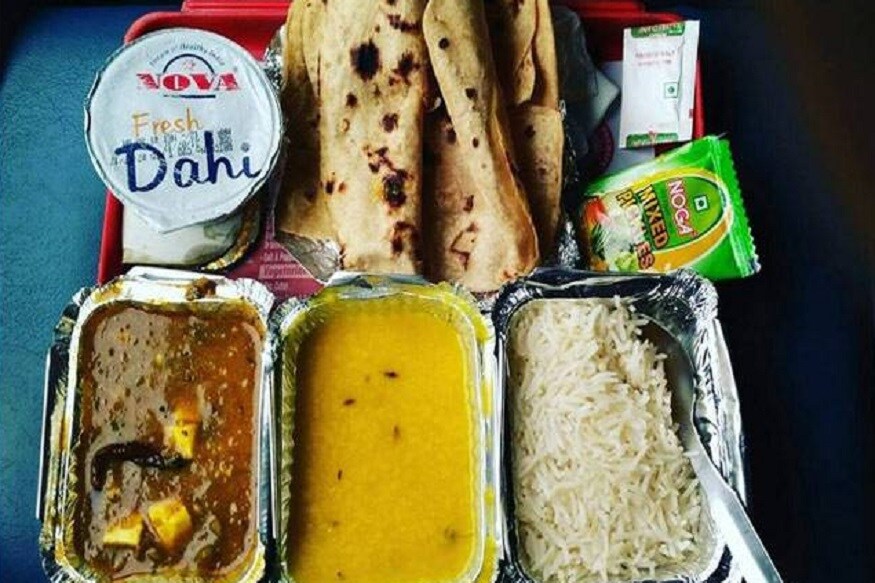 তবে এরপর থেকে যাত্রীদের কম্বল ও চাদর দেওয়া হবে না ৷ নির্দিষ্ট দামে ট্রেনে খাবার ও জল বিক্রি করবে আইআরসিটিসি ৷ তবে এরপর থেকে যাত্রীদের কম্বল ও চাদর দেওয়া হবে না ৷ নির্দিষ্ট দামে ট্রেনে খাবার ও জল বিক্রি করবে আইআরসিটিসি ৷