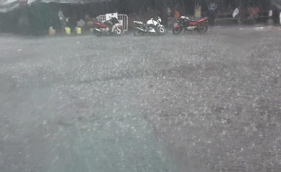 ওড়িশায় আগামী ২৪ ঘণ্টায় ভারী বৃষ্টির পূর্বাভাস। ওড়িশা সংলগ্ন জেলাগুলিতে আজ, শুক্রবার রাতেই বৃষ্টি শুরু হবে। ওড়িশায় আগামী ২৪ ঘণ্টায় ভারী বৃষ্টির পূর্বাভাস। ওড়িশা সংলগ্ন জেলাগুলিতে আজ, শুক্রবার রাতেই বৃষ্টি শুরু হবে।
