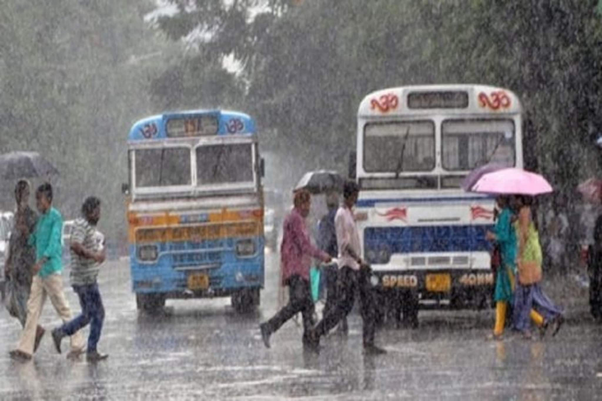 এবার লাগাতার বৃষ্টিতে ভাসতে চলেছে রাজ্য, কবে থেকে জেনে নিন