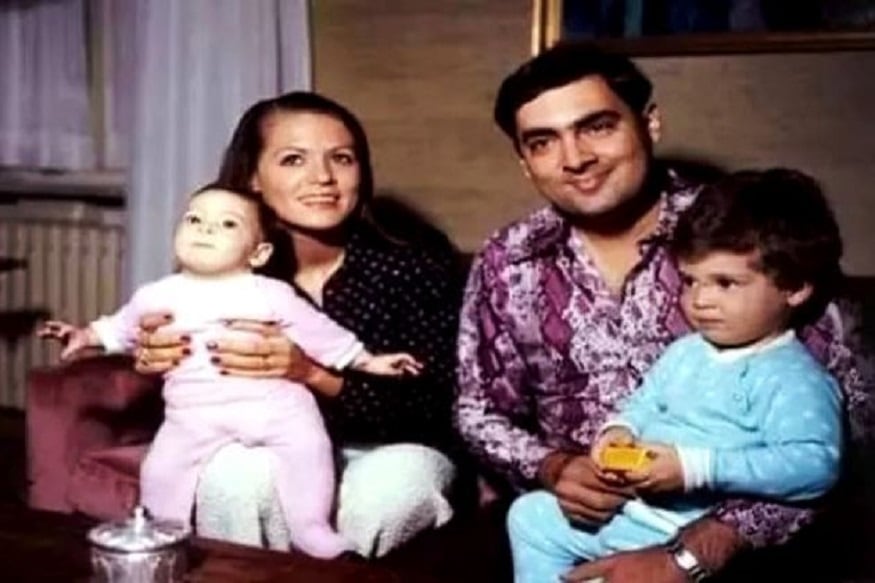 সনিয়াকে কংগ্রেসের ত্রাতা বললে অত্যুক্তি হয় না৷ ১৯৯৮ সালে কংগ্রেসের ঘুরে দাঁড়ানোর কাণ্ডারী৷ মনমোহন সিং জমানায় বকলমে সনিয়া গান্ধিই যে সরকার চালাতেন, তা নিয়েও আলোচনা বিস্তর৷ ছিল বিরোধী কটাক্ষও৷ সনিয়াকে কংগ্রেসের ত্রাতা বললে অত্যুক্তি হয় না৷ ১৯৯৮ সালে কংগ্রেসের ঘুরে দাঁড়ানোর কাণ্ডারী৷ মনমোহন সিং জমানায় বকলমে সনিয়া গান্ধিই যে সরকার চালাতেন, তা নিয়েও আলোচনা বিস্তর৷ ছিল বিরোধী কটাক্ষও৷