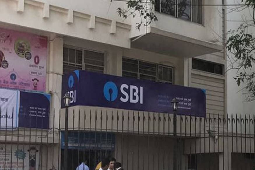 স্টেট ব্যাঙ্কের বিভিন্ন স্যালারি ক্যাটাগরির জন্য ৪টি অপশন রয়েছে ৷ প্ল্যাটিনাম, ডায়মন্ড, গোল্ড ও সিলভার ৷ ৫ থেকে ২০ হাজার টাকার মধ্যে যাদের স্যালারি তাদের জন্য সিলভর, ২০ থেকে ৫০ হাজারের মধ্যে গোল্ড, ৫০ থেকে ১ লক্ষ টাকা পর্যন্ত ডায়মন্ড ও ১ লক্ষ টাকার বেশি হলে প্ল্যাটিনাম অ্যাকাউন্ট হয় ৷ এই অনুযায়ী ডেবিট কার্ডও দেওয়া হয় ৷ নিজের অ্যাকাউন্ট আপগ্রেড করার জন্য আপনাকে আপনার বেড়ে যাওয়া স্যালারি স্লিপের প্রুফ দিতে হবে ৷ স্টেট ব্যাঙ্কের বিভিন্ন স্যালারি ক্যাটাগরির জন্য ৪টি অপশন রয়েছে ৷ প্ল্যাটিনাম, ডায়মন্ড, গোল্ড ও সিলভার ৷ ৫ থেকে ২০ হাজার টাকার মধ্যে যাদের স্যালারি তাদের জন্য সিলভর, ২০ থেকে ৫০ হাজারের মধ্যে গোল্ড, ৫০ থেকে ১ লক্ষ টাকা পর্যন্ত ডায়মন্ড ও ১ লক্ষ টাকার বেশি হলে প্ল্যাটিনাম অ্যাকাউন্ট হয় ৷ এই অনুযায়ী ডেবিট কার্ডও দেওয়া হয় ৷ নিজের অ্যাকাউন্ট আপগ্রেড করার জন্য আপনাকে আপনার বেড়ে যাওয়া স্যালারি স্লিপের প্রুফ দিতে হবে ৷