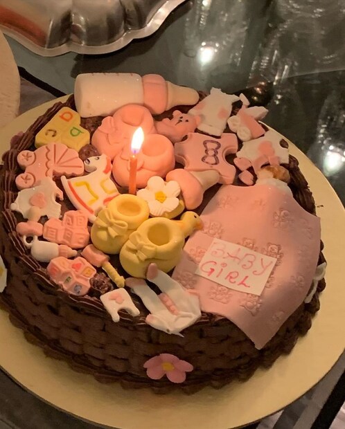 পার্টির ছবি সোশ্যাল মিডিয়ার শেয়ার করেছে তাঁর বন্ধু আকাঙ্ক্ষা মালহোত্রা। সদ্যোজাত মেয়ে সামিশা শেট্টি কুন্দ্রার ওয়েলকাম পার্টি ছিল এটি