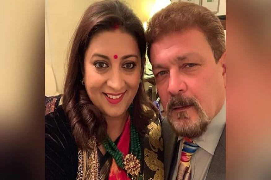 একই অঙ্গে এত রূপ- স্মৃতি ইরানি সম্পর্কে এই কথা দারুণ খাটে ৷ অভিনেতা, প্রযোজক. রাজনীতিবিদ, চিত্রশিল্পী ৷ শুধু তাই নয় তিনি আদর্শ বউ-ও ৷ তিনি একেবারে আদর্শ বউয়ের ভূমিকাতেও সুপারহিট ৷ এমনিতেই তো সেলিব্রিটি হয়েও নিয়মিত সিঁদুর পরেন যা অনেকেরই অবাক লাগে ৷ তবুও নিজের ইউএসপিতে অটল তিনি ৷ Photo- Instagram একই অঙ্গে এত রূপ- স্মৃতি ইরানি সম্পর্কে এই কথা দারুণ খাটে ৷ অভিনেতা, প্রযোজক. রাজনীতিবিদ, চিত্রশিল্পী ৷ শুধু তাই নয় তিনি আদর্শ বউ-ও ৷ তিনি একেবারে আদর্শ বউয়ের ভূমিকাতেও সুপারহিট ৷ এমনিতেই তো সেলিব্রিটি হয়েও নিয়মিত সিঁদুর পরেন যা অনেকেরই অবাক লাগে ৷ তবুও নিজের ইউএসপিতে অটল তিনি ৷ Photo- Instagram