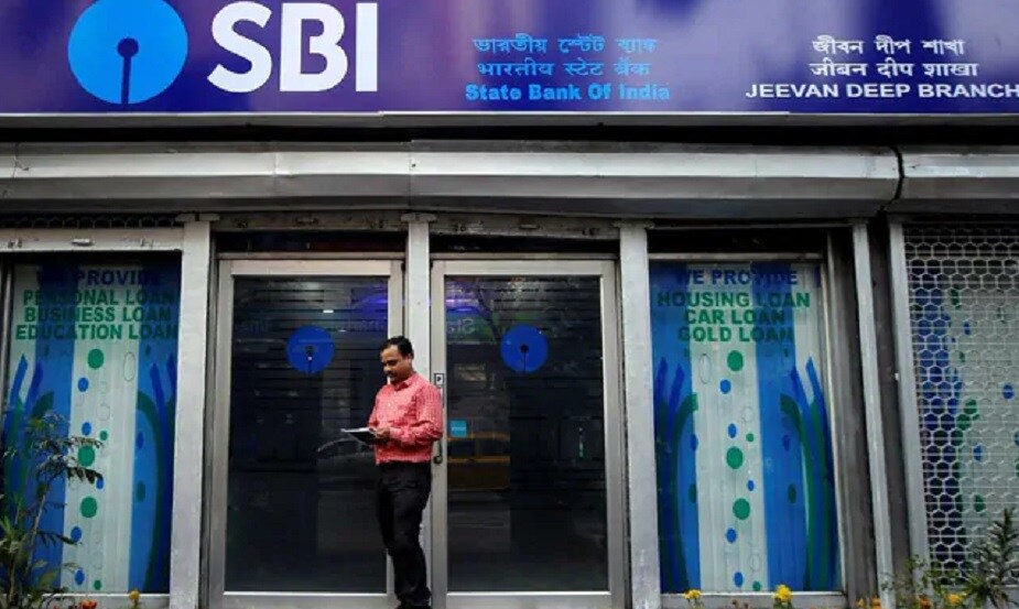 বিজ্ঞপ্তিতে জানানো হয়েছে ক্লার্কের জন্য প্রিলিম পরীক্ষার ২২ ও ২৯ ফেব্রুয়ারি, ১ মার্চ ও ৮ মার্চ পরীক্ষা নেওয়া হবে ৷ ৮১৩৪ শূন্যপদের জন্য নিয়োগ করতে চলেছে স্টেট ব্যাঙ্ক ৷ এর জন্য রেজিষ্ট্রেশনের শেষ তারিক ছিল ২৬ জানুয়ারি ৷ প্রিলিম পরীক্ষা ও মেন পরীক্ষার পর নির্বাচিত করা হবে প্রার্থীদের ৷ বিজ্ঞপ্তিতে জানানো হয়েছে ক্লার্কের জন্য প্রিলিম পরীক্ষার ২২ ও ২৯ ফেব্রুয়ারি, ১ মার্চ ও ৮ মার্চ পরীক্ষা নেওয়া হবে ৷ ৮১৩৪ শূন্যপদের জন্য নিয়োগ করতে চলেছে স্টেট ব্যাঙ্ক ৷ এর জন্য রেজিষ্ট্রেশনের শেষ তারিক ছিল ২৬ জানুয়ারি ৷ প্রিলিম পরীক্ষা ও মেন পরীক্ষার পর নির্বাচিত করা হবে প্রার্থীদের ৷