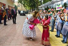 মার্কিন ফার্স্ট লেডি এলেন দিল্লির সরকারি স্কুলে, দেখুন ছবি