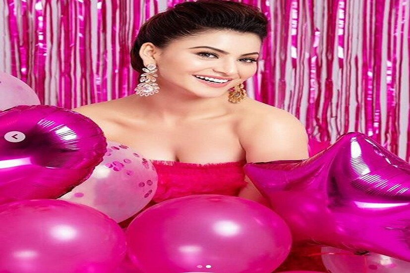 বি টাউনের ‘হট’ তকমা যাদের আছে তাদের মধ্যে উর্বশী রাউতেলা ৷ এই সুন্দরী নিজের জন্মদিনেও একমুঠো উষ্ণতা ছড়িয়ে দিলেন সোশ্যাল মিডিয়ায় ৷ Photo Courtesy- Urvashi Rautel/ Instagram