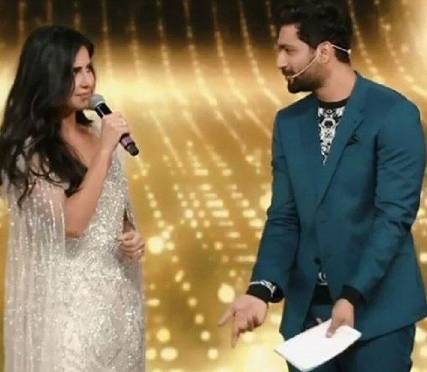 বিভিন্ন ফাংশন থেকে শুরু করে কোনও সামাজিক অনুষ্ঠান ইদানিং বলিউডের এই জুটিকে একসঙ্গে দেখতে পাওয়া যাওয়ার বিষয়টা ট্রেন্ড হয়ে গিয়েছিল { তারওপর দিওয়ালিতে দু'জন একসঙ্গে সেলিব্রেট করার পর থেকে আর কথাই নেই ৷ Photo Courtesy- Instagram বিভিন্ন ফাংশন থেকে শুরু করে কোনও সামাজিক অনুষ্ঠান ইদানিং বলিউডের এই জুটিকে একসঙ্গে দেখতে পাওয়া যাওয়ার বিষয়টা ট্রেন্ড হয়ে গিয়েছিল { তারওপর দিওয়ালিতে দু'জন একসঙ্গে সেলিব্রেট করার পর থেকে আর কথাই নেই ৷ Photo Courtesy- Instagram