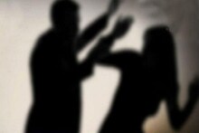 পণের দাবিতে গৃহবধূকে পিটিয়ে খুনের