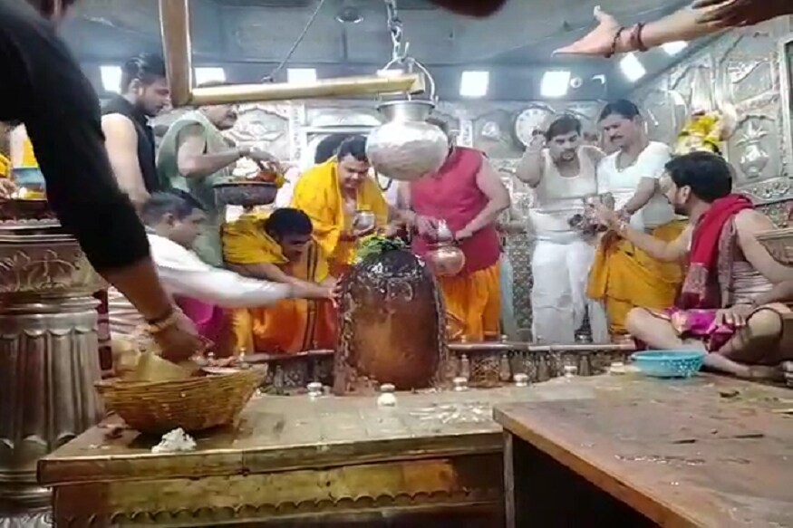 মহাকালেশ্বর মন্দির লক্ষাধিক ভক্ত সমাগম হয়ে থাকে ৷ যাতে দর্শনার্থীদের যাতে কোনও অসুবিধা না হয় সেই বিষয়েই খতিয়ে দেখা হচ্ছে ৷ মহাকালেশ্বর মন্দির লক্ষাধিক ভক্ত সমাগম হয়ে থাকে ৷ যাতে দর্শনার্থীদের যাতে কোনও অসুবিধা না হয় সেই বিষয়েই খতিয়ে দেখা হচ্ছে ৷