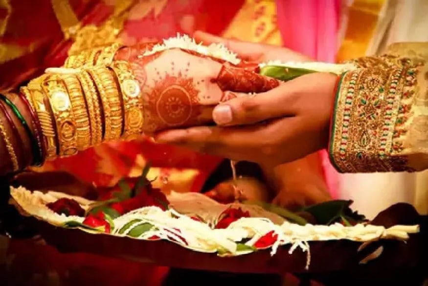 ২০১৮ সালে একটি ম্যাট্রিমোনি সাইট থেকে আলাপ হয় কলকাতার ডাক্তার মহিলা ও তাঁর উত্তরপ্রদেশের টেকি স্বামীর৷ স্ত্রী-র দেওয়া এই টিপস কাজে লাগানোর সিদ্ধান্ত নেন ৷ তিনি এরপর শুরু করে পর্নগ্রাফি দেখা ৷ Photo- Representive ২০১৮ সালে একটি ম্যাট্রিমোনি সাইট থেকে আলাপ হয় কলকাতার ডাক্তার মহিলা ও তাঁর উত্তরপ্রদেশের টেকি স্বামীর৷ স্ত্রী-র দেওয়া এই টিপস কাজে লাগানোর সিদ্ধান্ত নেন ৷ তিনি এরপর শুরু করে পর্নগ্রাফি দেখা ৷ Photo- Representive