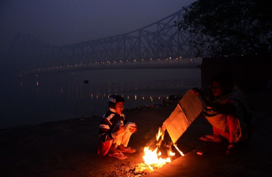 বাতাসে আদ্রতার পরিমাণ ২৯ থেকে ৯৪ শতাংশ। গত ২৪ ঘণ্টায় কোনও বৃষ্টিপাত হয়নি। পশ্চিমী ঝঞ্ঝা ঢুকেছে জম্মু-কাশ্মীরে। বুধবার কাশ্মীরে তুষারপাতের পূর্বাভাস। বৃষ্টি হবে জম্মু কাশ্মীর হিমাচল প্রদেশ।আগামী ২৪ ঘণ্টায় শৈত্যপ্রবাহ বজায় থাকবে মধ্যপ্রদেশ ও ওড়িশায়। ওড়িশায় শৈত্যপ্রবাহ চলবে দুদিন ধরে। বাতাসে আদ্রতার পরিমাণ ২৯ থেকে ৯৪ শতাংশ। গত ২৪ ঘণ্টায় কোনও বৃষ্টিপাত হয়নি। পশ্চিমী ঝঞ্ঝা ঢুকেছে জম্মু-কাশ্মীরে। বুধবার কাশ্মীরে তুষারপাতের পূর্বাভাস। বৃষ্টি হবে জম্মু কাশ্মীর হিমাচল প্রদেশ।আগামী ২৪ ঘণ্টায় শৈত্যপ্রবাহ বজায় থাকবে মধ্যপ্রদেশ ও ওড়িশায়। ওড়িশায় শৈত্যপ্রবাহ চলবে দুদিন ধরে।