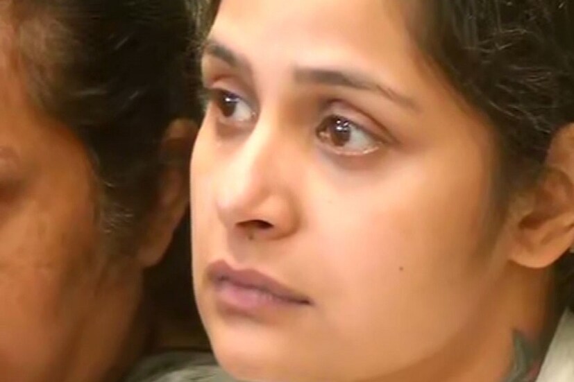 বাবার মৃ্ত্যুতে মেয়ে সোহিনীর চোখে শূন্যতা৷ 
