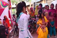 বিয়েবাড়ির বড় ধামাকা ! উপস্থিত আত্মীয়স্বজন-বন্ধুবান্ধব, নেচে কাঁপালেন যুবতী বিয়েবাড়ির বড় ধামাকা ! উপস্থিত আত্মীয়স্বজন-বন্ধুবান্ধব, নেচে কাঁপালেন যুবতী
