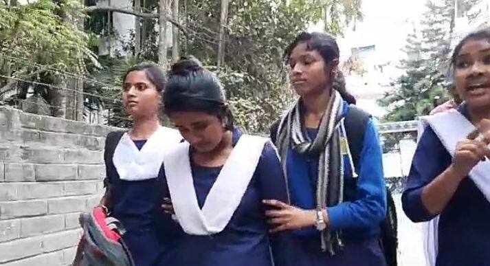 আহত ছাত্রীরা