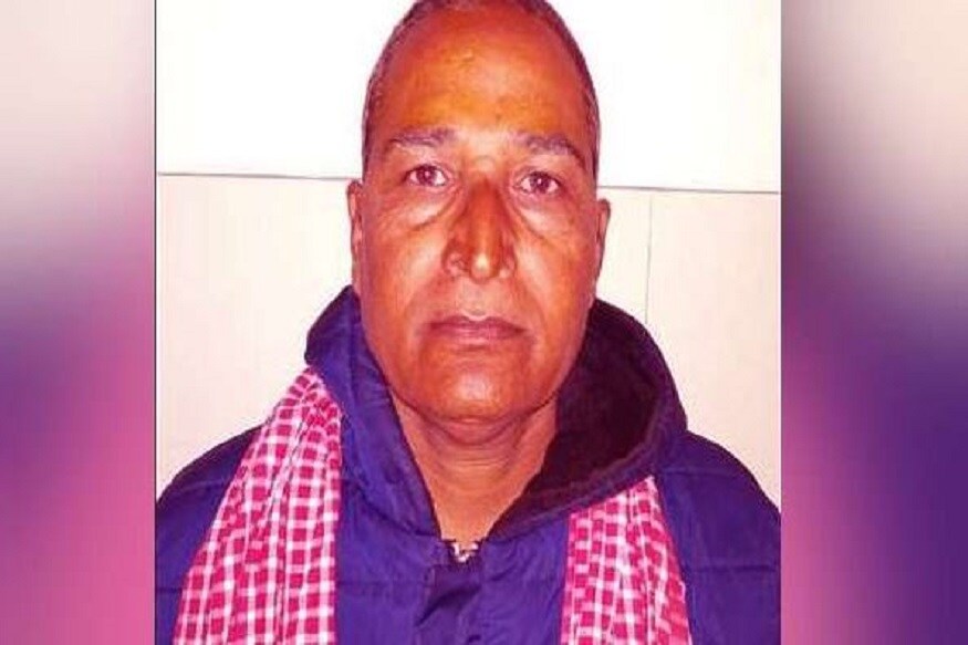 বিপদ থেকে বাঁচার জন্য নিজের ভোল পুরো বদলে গেরুয়া থেকে সরাসরি জিনসে চলে যান , পরেন জ্যাকেট ৷ Photo- Representive বিপদ থেকে বাঁচার জন্য নিজের ভোল পুরো বদলে গেরুয়া থেকে সরাসরি জিনসে চলে যান , পরেন জ্যাকেট ৷ Photo- Representive