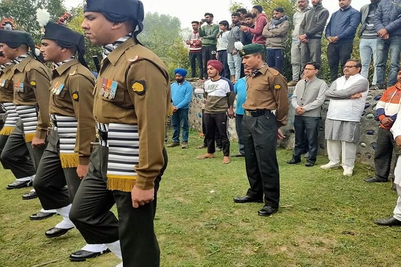 শুক্রবার কর্নেল সিং-কে রাজকীয় ভাবে সংস্কার করা হয় ৷ 