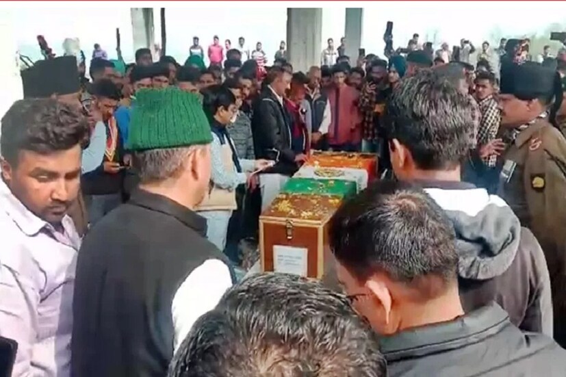 ঘরের ছেলের অকালে চলে যাওয়াতে সবারই মন খারাপ হয়েছে ৷ গোটা এলাকা ডুবেছে শোকের ছায়া ৷
