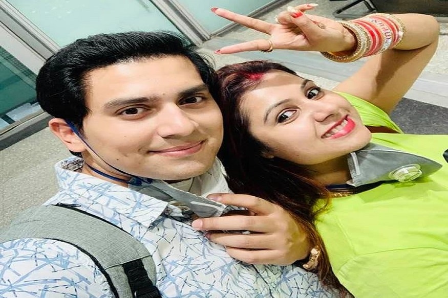 ব্যাংককে মধুচন্দ্রিমায় উড়ে গেলেন ‘সৌদামিনীর সংসার’-এর আন্নাকালী এবং ‘দেবী চৌধুরানী’-র ‘ব্রজেশ্বর’। ব্যাংককে মধুচন্দ্রিমায় উড়ে গেলেন ‘সৌদামিনীর সংসার’-এর আন্নাকালী এবং ‘দেবী চৌধুরানী’-র ‘ব্রজেশ্বর’।