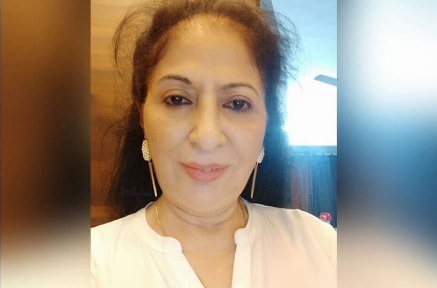 ১৯৯৫ সাল থেকে নাকি এক মহিলা অভিনেতার সঙ্গে অবৈধ সম্পর্কে রয়েছে ৷ শোনা যায় ৪০ হাজার টাকা করে প্রতি মাস স্বামীর থেকে পেলেও তিনি এই টাকা নিয়মিত পেতেন না ৷ ফলে একে ব্যক্তিগত সম্পর্কে তলানিতে যাওয়া অন্যদিকে টাকা পয়সাতেও ক্ষতির শিকার হওয়া রঘুবীরের স্ত্রী আদালতের দ্বারস্থ হওয়া ছা়ড়া কোনও পথ পাননি ৷ ১৯৯৫ সাল থেকে নাকি এক মহিলা অভিনেতার সঙ্গে অবৈধ সম্পর্কে রয়েছে ৷ শোনা যায় ৪০ হাজার টাকা করে প্রতি মাস স্বামীর থেকে পেলেও তিনি এই টাকা নিয়মিত পেতেন না ৷ ফলে একে ব্যক্তিগত সম্পর্কে তলানিতে যাওয়া অন্যদিকে টাকা পয়সাতেও ক্ষতির শিকার হওয়া রঘুবীরের স্ত্রী আদালতের দ্বারস্থ হওয়া ছা়ড়া কোনও পথ পাননি ৷