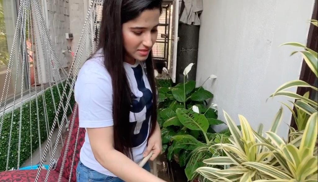 নিয়ম করে স্ট্রেচিং করছেন পূজারিণী। প্রথমে ওয়ার্ম আপ। তারপর কিছুক্ষণ স্ট্রেচিং। তারপরে পাওয়ার যোগা। নিয়ম করে স্ট্রেচিং করছেন পূজারিণী। প্রথমে ওয়ার্ম আপ। তারপর কিছুক্ষণ স্ট্রেচিং। তারপরে পাওয়ার যোগা।