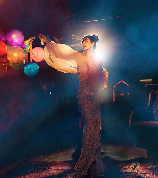 আর সেই ছবি দেখেই খিল্লি শুরু নেট দুনিয়ায় ৷ 