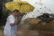 রাতেই কলকাতায় শুরু হবে তুমুল বৃষ্টি, পূর্বাভাস দিল আবহাওয়া দফতর