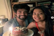 করোনা আতঙ্কের মাঝেই বয়ফ্রেন্ডের বার্থডে সেলিব্রেশন, নিজের হাতেই কেক বানালেন সোহিনী ! করোনা আতঙ্কের মাঝেই বয়ফ্রেন্ডের বার্থডে সেলিব্রেশন, নিজের হাতেই কেক বানালেন সোহিনী !