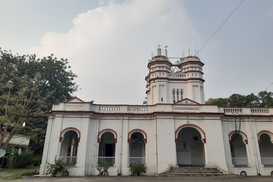 • উত্তরবঙ্গের দার্জিলিং সহ পাঁচ জেলায় বৃষ্টি চলবে । আগামী কয়েকদিন রাতের তাপমাত্রার খুব একটা পরিবর্তন হবে না। তবে দিনের তাপমাত্রা আগামী দু-তিন দিনে প্রায় ৩ ডিগ্রি কমে যাবে। • উত্তরবঙ্গের দার্জিলিং সহ পাঁচ জেলায় বৃষ্টি চলবে । আগামী কয়েকদিন রাতের তাপমাত্রার খুব একটা পরিবর্তন হবে না। তবে দিনের তাপমাত্রা আগামী দু-তিন দিনে প্রায় ৩ ডিগ্রি কমে যাবে।