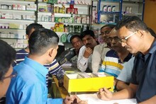 কলকাতায় মাস্ক অমিল, কালোবাজারিতে দাম উঠল তিন গুণ! EB-র হানা দোকানে