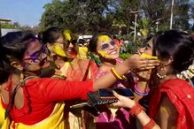 করোনার আতঙ্ক দূরে সরিয়ে মালদহে জমজমাট বসন্ত উৎসব করোনার আতঙ্ক দূরে সরিয়ে মালদহে জমজমাট বসন্ত উৎসব