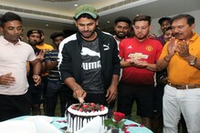 সেঞ্চুরি ম্যাচ মনোজের, মাঠে সংবর্ধনা, হোটেলে কেক কেটে সেলিব্রেশন সেঞ্চুরি ম্যাচ মনোজের, মাঠে সংবর্ধনা, হোটেলে কেক কেটে সেলিব্রেশন