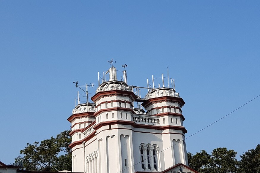 কলকাতায় আজ, বুধবার সকালে সর্বনিম্ন তাপমাত্রা ২২.৮ স্বাভাবিকের থেকে এক ডিগ্রি বেশি। গতকাল, মঙ্গলবার সকালেই তাপমাত্রা ছিল ১৭.৮। একদিনে প্রায় চার ডিগ্রি সর্বনিম্ন তাপমাত্রা বেড়েছে । গতকাল সর্বোচ্চ তাপমাত্রা ছিল ৩১ ডিগ্রি সেলসিয়াস যা স্বাভাবিকের থেকে ২ ডিগ্রি কম। বাতাসে আপেক্ষিক আর্দ্রতার পরিমাণ ৩৪ থেকে ৯৬ শতাংশ। গত ২৪ ঘণ্টায় কোনও বৃষ্টি হয়নি শহরে। Representational Image কলকাতায় আজ, বুধবার সকালে সর্বনিম্ন তাপমাত্রা ২২.৮ স্বাভাবিকের থেকে এক ডিগ্রি বেশি। গতকাল, মঙ্গলবার সকালেই তাপমাত্রা ছিল ১৭.৮। একদিনে প্রায় চার ডিগ্রি সর্বনিম্ন তাপমাত্রা বেড়েছে । গতকাল সর্বোচ্চ তাপমাত্রা ছিল ৩১ ডিগ্রি সেলসিয়াস যা স্বাভাবিকের থেকে ২ ডিগ্রি কম। বাতাসে আপেক্ষিক আর্দ্রতার পরিমাণ ৩৪ থেকে ৯৬ শতাংশ। গত ২৪ ঘণ্টায় কোনও বৃষ্টি হয়নি শহরে। Representational Image