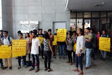উপাচার্যের সঙ্গে বৈঠকেও মিলল না সমাধান সূত্র, হিন্দু হোস্টেল নিয়ে আন্দোলন চলবে