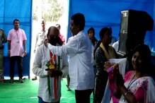 স্বীকৃতি সম্মেলনে প্রবীনদের মাস্ক পরালো তৃনমূল! কোথায়? স্বীকৃতি সম্মেলনে প্রবীনদের মাস্ক পরালো তৃনমূল! কোথায়?