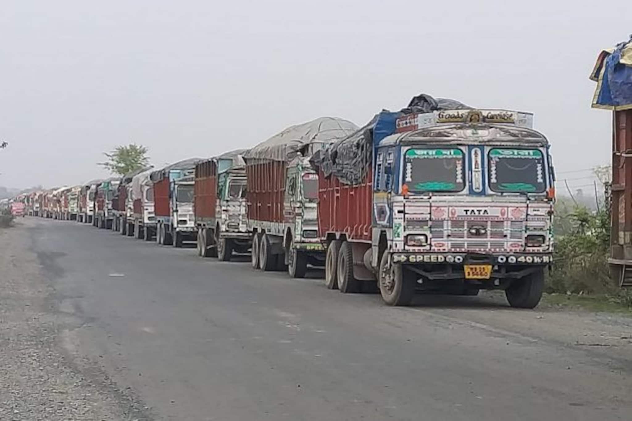 করোনা আতঙ্কে রপ্তানী বানিজ্য বন্ধের আশঙ্কা,মহদীপুর সীমান্তে রপ্তানীর হুড়োহুড়ি