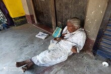 সংসারের ভার কাঁধে! জনতা কার্ফুর দিনেও খবর বেচলেন ৮১ বছরের 'খবর বুড়ি'