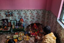 গৃহবন্দি বাঙালি, ফল-সবজি না মেলায় নমো নমো করেই লক্ষ্মী পুজো গৃহবন্দি বাঙালি, ফল-সবজি না মেলায় নমো নমো করেই লক্ষ্মী পুজো