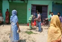 ১ মাসের বেতনের টাকা দিয়ে দুঃস্থ মানুষদের খাবার কিনে দিলেন প্রাথমিক শিক্ষক