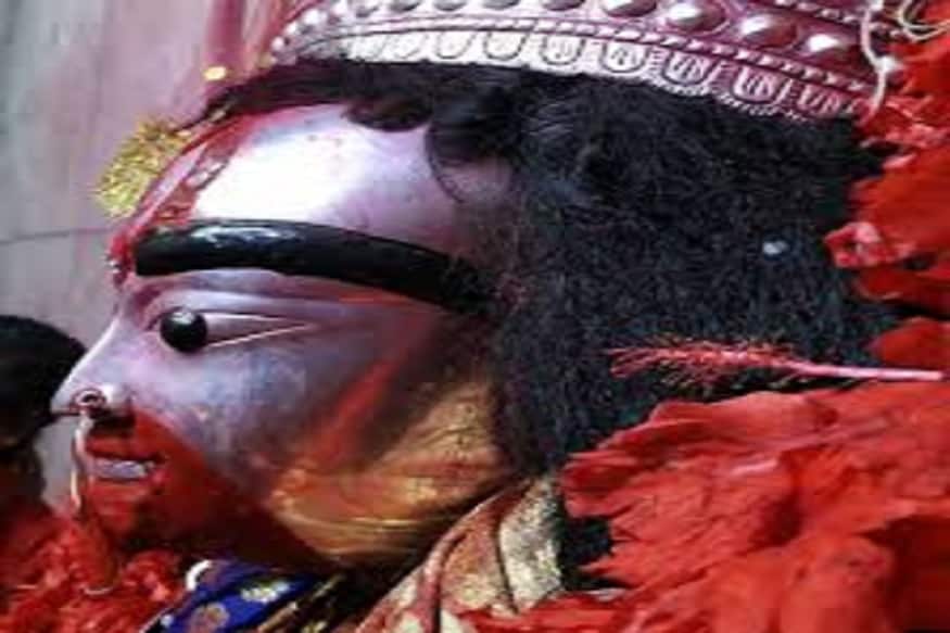 তারাপীঠ অন্যতম শক্তিপীঠ। এখানে মা উ্গ্রতারার শিলা হিসেবে প্রতিষ্ঠিত। সম্প্রতি ভিড় এড়াতে বন্ধ রাখা হয়েছে এই মন্দিরের দরজা। তারাপীঠ অন্যতম শক্তিপীঠ। এখানে মা উ্গ্রতারার শিলা হিসেবে প্রতিষ্ঠিত। সম্প্রতি ভিড় এড়াতে বন্ধ রাখা হয়েছে এই মন্দিরের দরজা।