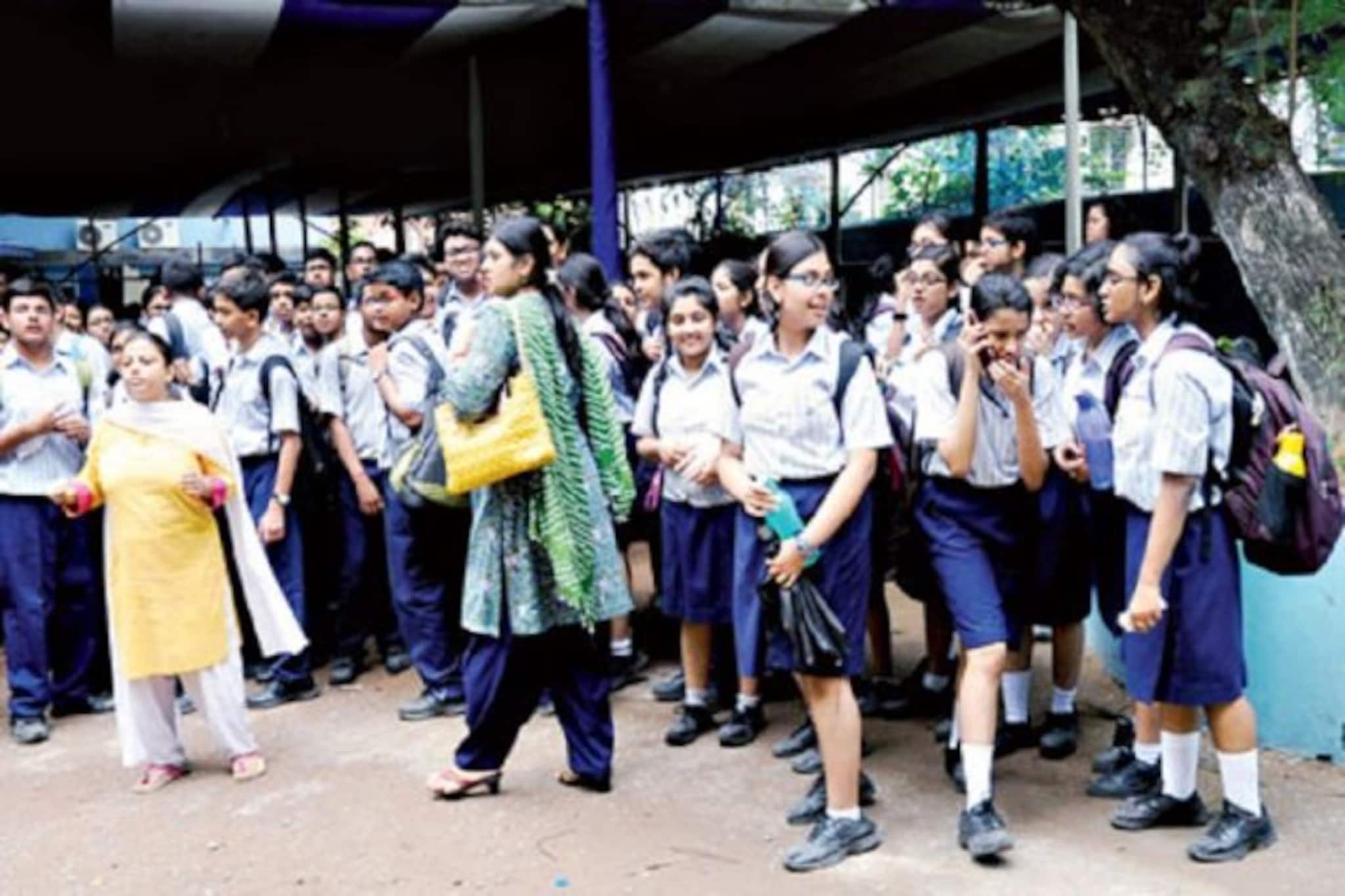 করোনা আতঙ্ক: এখন আসতে হবে না স্কুলে, নির্দেশিকা কলকাতার স্কুলের