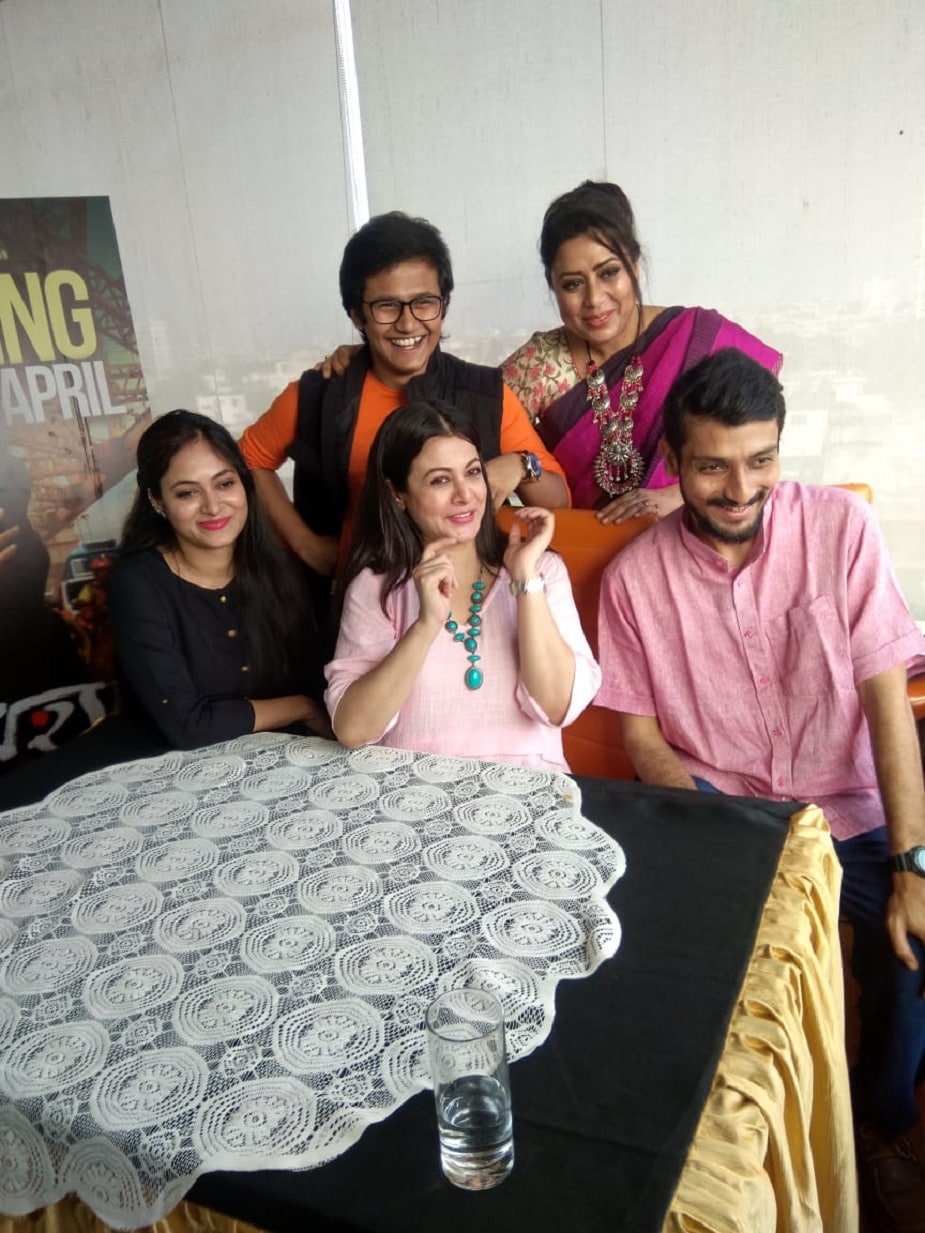 ঋতব্রত র কথায় থ্রিলার তার পিছু ছাড়ছে না। যদিও থ্রিলার তার খুব প্রিয়, তাই দ্বিতীয় পুরুষের পর আরেকটা থ্রিলার হলেও কোনও অসুবিধা নেই তার। ঋতব্রত র কথায় থ্রিলার তার পিছু ছাড়ছে না। যদিও থ্রিলার তার খুব প্রিয়, তাই দ্বিতীয় পুরুষের পর আরেকটা থ্রিলার হলেও কোনও অসুবিধা নেই তার।