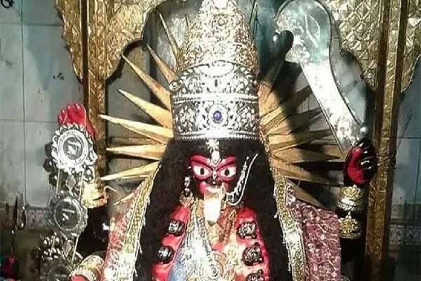  দেবীর গলায় পঞ্চাশটি মুণ্ডমালা পঞ্চাশটি বীজমন্ত্রে র প্রতীক।