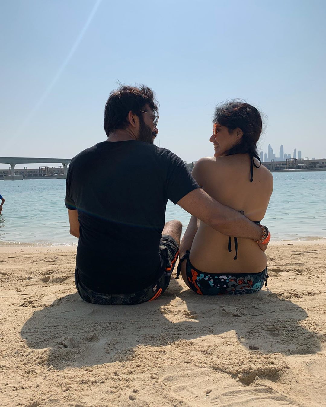 * এদিন হোলির রঙে রঙিন হয়ে ও ছবি পোস্ট করেছেন কাম্যা এবং শলাভ। ভাংয়ের গ্লাস হাতে হট প্যান্টস-টি শার্টে রঙিন দু'জনেই। সেখানেও লেখেন, * এদিন হোলির রঙে রঙিন হয়ে ও ছবি পোস্ট করেছেন কাম্যা এবং শলাভ। ভাংয়ের গ্লাস হাতে হট প্যান্টস-টি শার্টে রঙিন দু'জনেই। সেখানেও লেখেন,