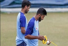 ভারতীয় দলেও করোনা আতঙ্ক! বলে থুতু লাগাতে ভয় পাচ্ছেন ক্রিকেটাররা