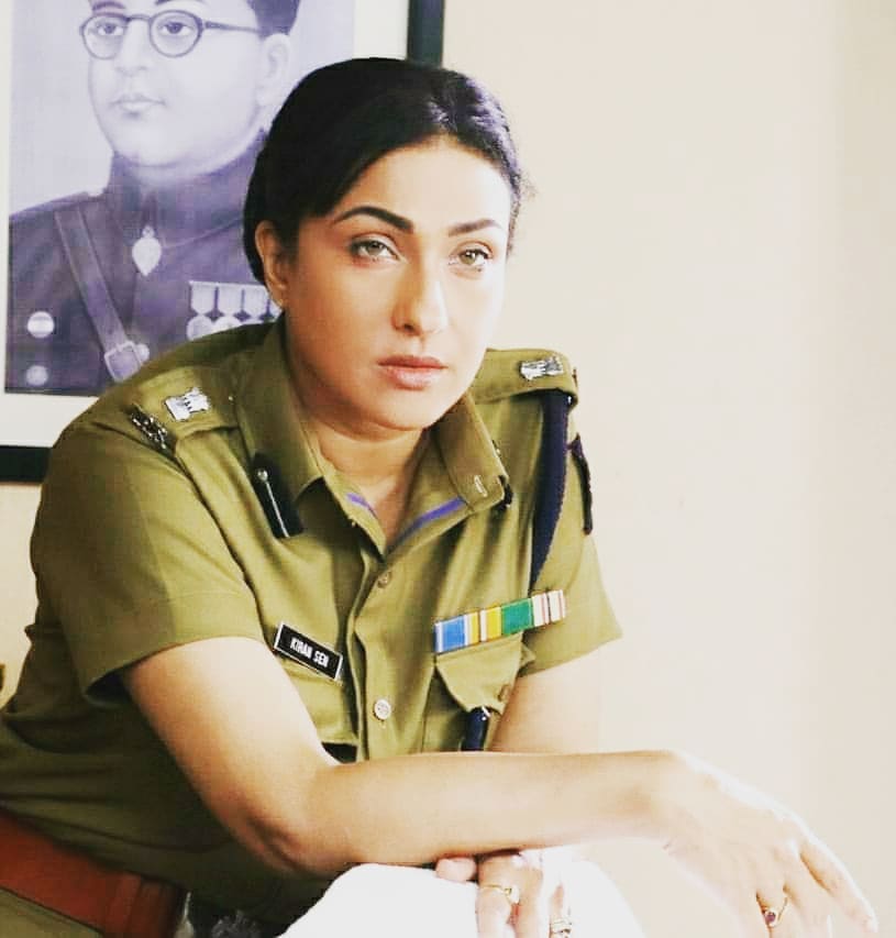 • আর রিল লাইফে যতই তিনি ডাকাবুকো পুলিশ অফিসার হন না কেন, দুঁদে পুলিশ হলেও তো নীল স্বচ্ছ জলে নিজেকে ভাসিয়ে দিতে সাধ যায় না কি? ছবি: ইনস্টাগ্রাম। • আর রিল লাইফে যতই তিনি ডাকাবুকো পুলিশ অফিসার হন না কেন, দুঁদে পুলিশ হলেও তো নীল স্বচ্ছ জলে নিজেকে ভাসিয়ে দিতে সাধ যায় না কি? ছবি: ইনস্টাগ্রাম।