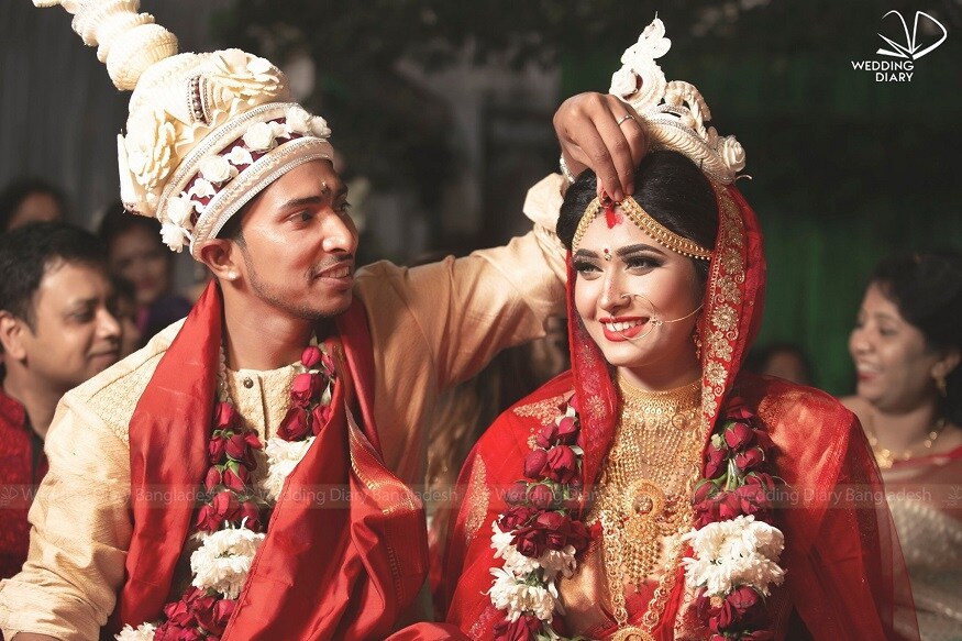 প্রিয়ান্তি জানিয়েছিলেন কীভাবে সৌম্য তাঁকে প্রপোজ করেছিলেন ৷ প্রিয়ান্তি বলেছিলেন দিদির বিয়ের দিন ভোর ৪ টা ১৪ মিনিটে সৌম্য তাঁকে প্রস্তাব দিয়েছিলেন ৷ Photo Courtesy- Soumya Sarkar / Facebook প্রিয়ান্তি জানিয়েছিলেন কীভাবে সৌম্য তাঁকে প্রপোজ করেছিলেন ৷ প্রিয়ান্তি বলেছিলেন দিদির বিয়ের দিন ভোর ৪ টা ১৪ মিনিটে সৌম্য তাঁকে প্রস্তাব দিয়েছিলেন ৷ Photo Courtesy- Soumya Sarkar / Facebook