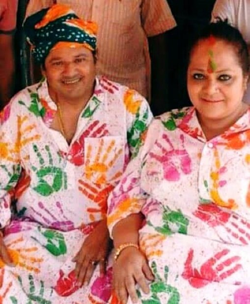 রঙ ছুঁয়েছিল তাদের দাম্পত্যে ৷ সেই বর্ণময় দম্পতি হোলিতে কীভাবে আনন্দ করতেন সেই ছবিও শেয়ার করলেন নন্দিনী ৷ Photo Courtesy- Nandini Paul / Facebook Account 