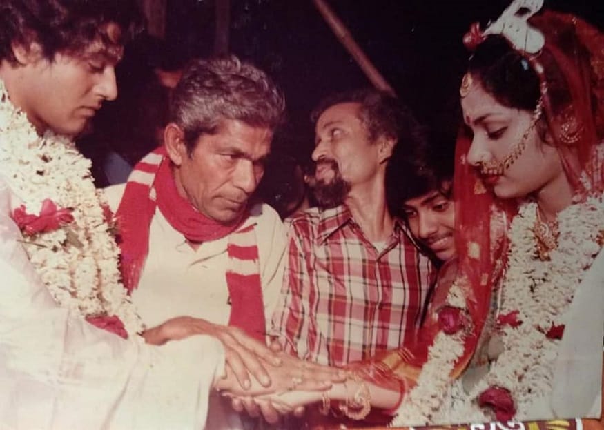 তাপস পালের স্ত্রী নন্দিনী হোলির দিন নিজেদের বিয়ের ছবি পোস্ট করে স্মৃতিমেদুরতাকে উস্কে দিয়েছেন ৷ যা দেখে তাপস পালের ফ্যানরাও একই রকম আবেগতাড়িত ৷ Photo Courtesy- Nandini Paul / Facebook Account তাপস পালের স্ত্রী নন্দিনী হোলির দিন নিজেদের বিয়ের ছবি পোস্ট করে স্মৃতিমেদুরতাকে উস্কে দিয়েছেন ৷ যা দেখে তাপস পালের ফ্যানরাও একই রকম আবেগতাড়িত ৷ Photo Courtesy- Nandini Paul / Facebook Account